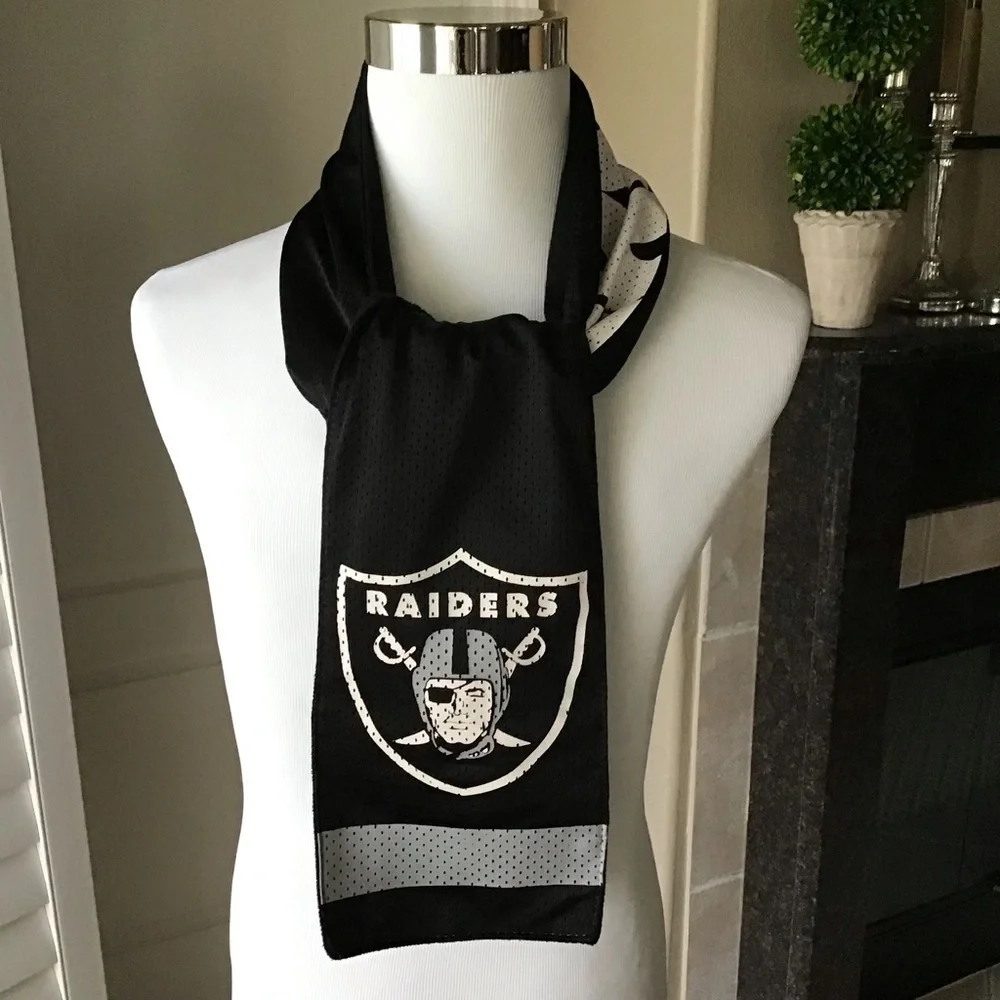 NFL Raiders Football Neck Scarf Muffler Black Fleece Zip Pocket Licensed Vintage